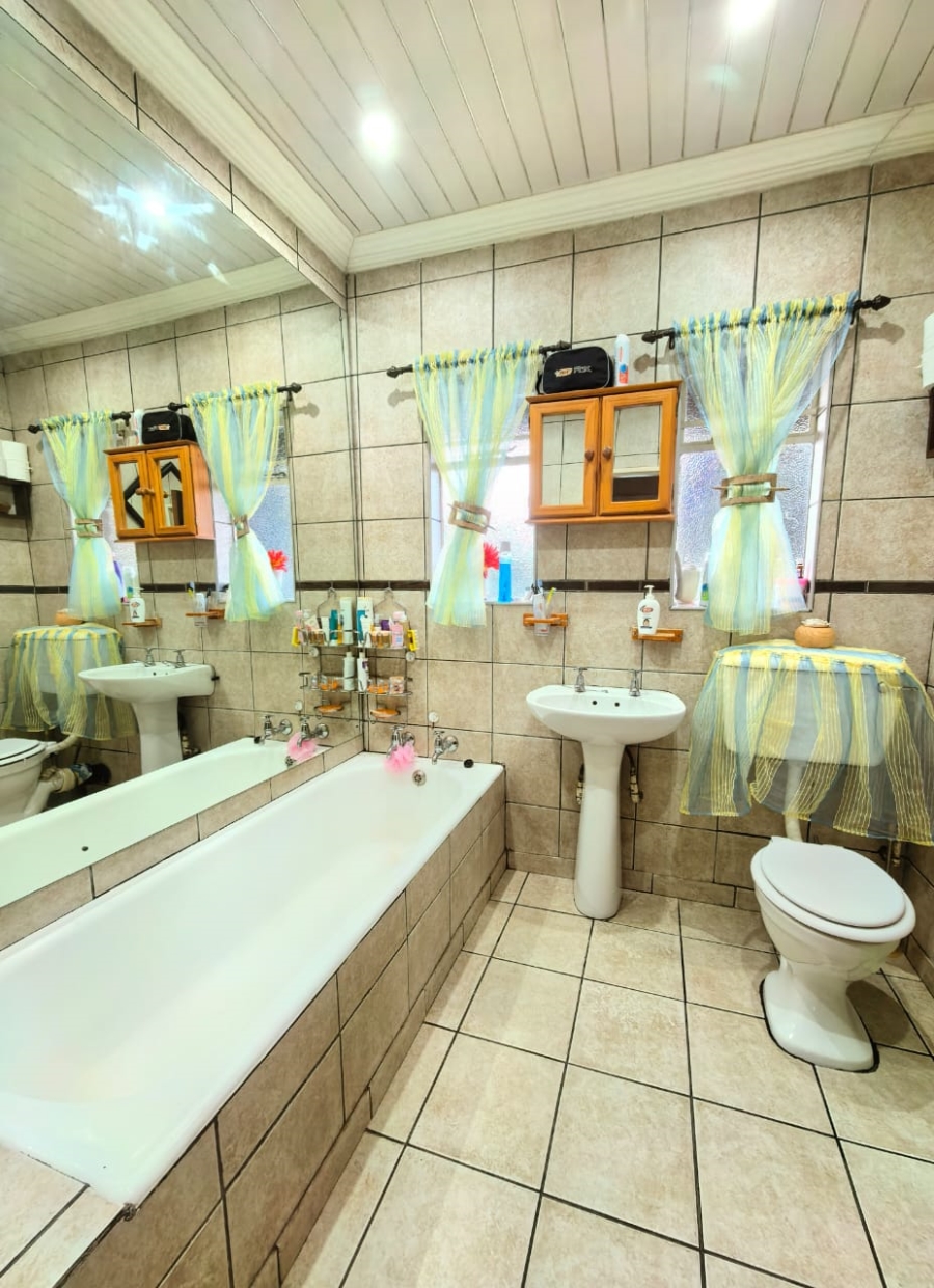 3 Bedroom Property for Sale in Vaalpark Free State